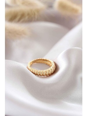 Inure Jewelry Altın Renk Ayarlamalı Burgu Kadın Yüzük