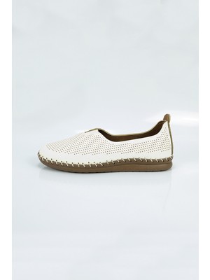 Aktaş Ayakkabı Kadın Beyaz Içi Yumuşak Dikiş Detaylı Babet Ayakkabı