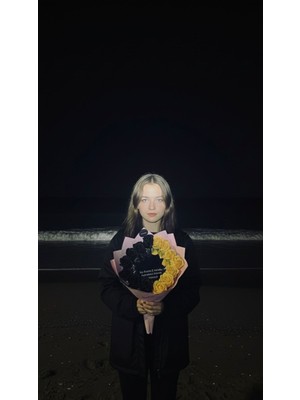 Vibecomtr Aynalı Siyah Sarı Gül Buketi ( Bu Senin Çiçeğin Aynadaki Benim Çiçeğim) Sevgiliye Anneye