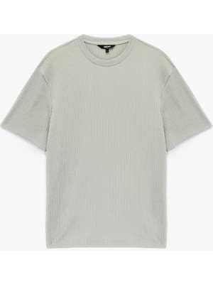 Koton Regular Fit Dokulu Kısa Kollu Basic Bisiklet Yaka Tişört