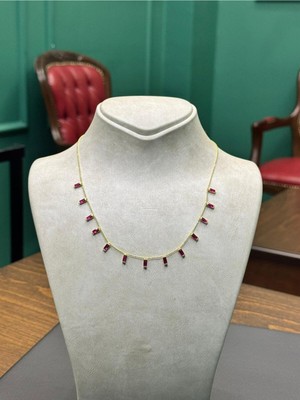 Akba Silver 925 Ayar Gümüş Sallantılı Baget Kesim Kırmızı Taşlı Kadın Kolye