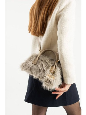 Gözde Mağazacılık Charm Detaylı Peluş Kadın El Omuz Çanta