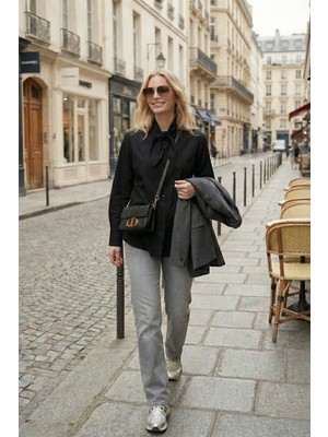 Lela Pamuklu Relaxed Fit Fiyonk Detaylı Yaka Gömlek Bayan Gömlek 6925407