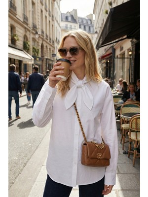 Lela Pamuklu Relaxed Fit Fiyonk Detaylı Yaka Gömlek Bayan Gömlek 6925407