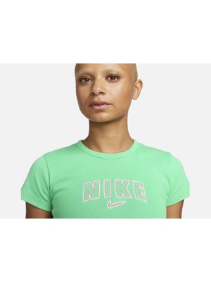 Nike Sportswear Graphic Short-Sleeve Kadın Yeşil Tişört FQ7165-363