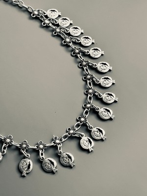 CAPO By Aytaç Yamaç Nar Charmlı Kolye Eskitme Gümüş Kaplama