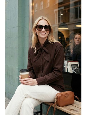 Lela Pamuklu Relaxed Fit Fiyonk Detaylı Yaka Gömlek Bayan Gömlek 6925407