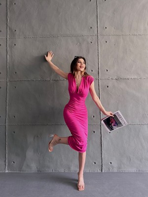 End Black Store Yanı Büzgü Detaylı Dekolteli Maxi Boy Dalgıç Kadın Elbise