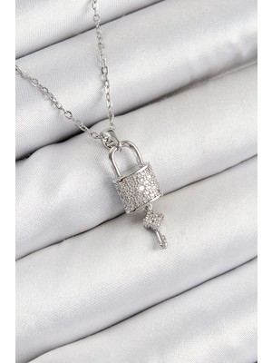 Inure Jewelry 316L Çelik Zirkon Taşlı Kilit ve Sallantılı Anahtar Model Gümüş Renk Kadın Kolye