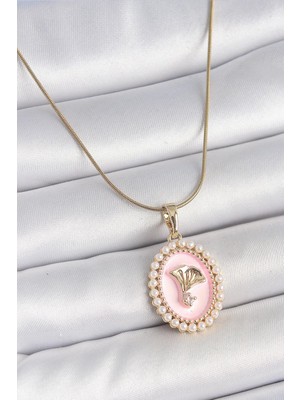 Inure Jewelry 316L Çelik Gold Renk Zincir Pembe Mineli Incli Zirkon Taşlı Çiçek Işlemeli Portre Model Kadın Kolye
