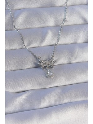 Inure Jewelry 316L Çelik Zincirli Gümüş Renk Zirkon Taşlı Damla Detay Fiyonk Model Kolye