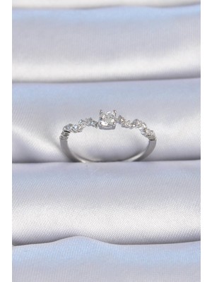 Inure Jewelry Pirinç Gümüş Renk Zirkon Taşlı Tek Taş Model Kadın Yüzük