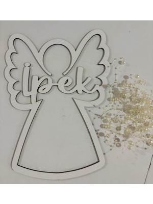 Pelince Kişiye Özel Isimli Melek Makrome Kasnağı - Bebek ve Çocuk Odası Kapı Süsü Isimliği - Dekoratif Melek Figürlü Duvar Süsü Makrome Malzemesi - Hastane Odası Kapı Isimliği (27X20 Cm)