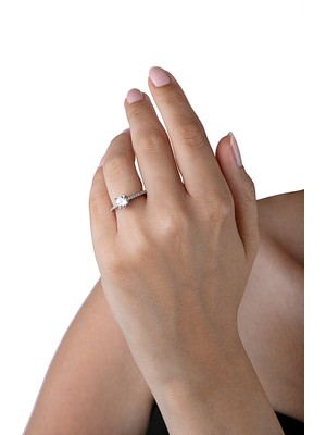 925 Ayar Gümüş Ince Bantlı 6mm Yuvarlak Kesim Tektaş Yüzük