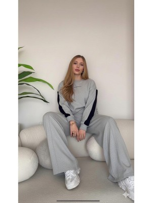 Moda Paketi Kadın Şerit Detaylı Modal Eşofman Takımı – Rahat Kesim, Uzun Kollu Sweatshirt ve Bol Paça Pantolon