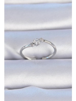 Inure Jewelry Pirinç Gümüş Renk Çiçek Model Zirkon Taş Detay Kadın Yüzük