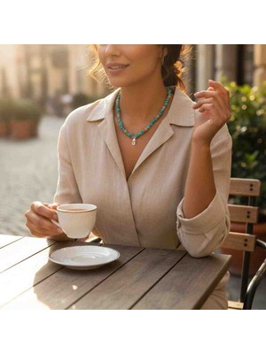 Shine Elagance Turkuaz Rengi Aralarında Cam Boncuk Ucunda Şirin Beyaz Cam Kedi Detaylı Kapamaları Altın Rengi Çelik Şık Kadın Kolye Sevgililer Günü Hediyesi