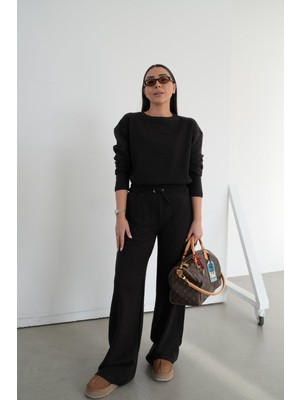 Özge Özgenç Kendinden Fitilli Triko Bluz Takım