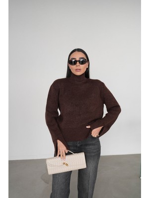 Özge Özgenç Yarım Balıkçı Yaka Kolları Yırtmaçlı Kazak