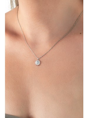 INNUENDO JEWELRY 925 Ayar Gümüş Güneş Figürlü Taşlı Kolye Zirkon Taşlı Kadın Şık Zarif Gümüş Kolye