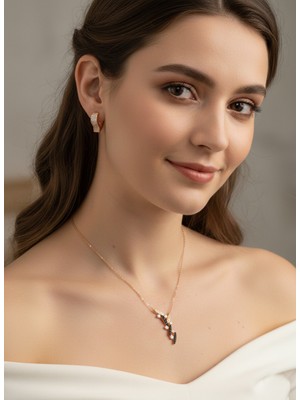 Keskin Gümüş Gümüş V Tasarım Kolye Gold Kalp Küpe Işıltılı Kadın Set Doğum Günü Hediye