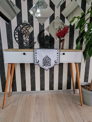 Nakışkonsept Ramazan Mubarek ve Hilal Desen Nakış Işlemeli Runner