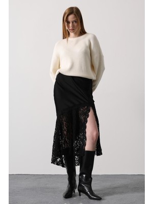 Salome Butik Dantel Detaylı Yırtmaçlı Saten Etek