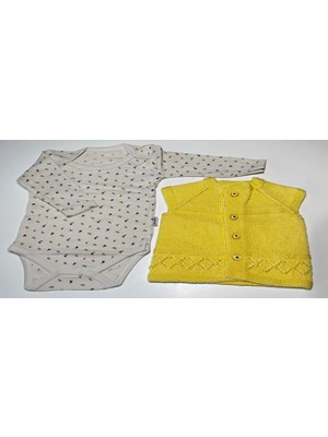 1-1,5 Yaş El Örgüsü Sarı Renk Yelek ile Zıbından Oluşan Hediye Seti