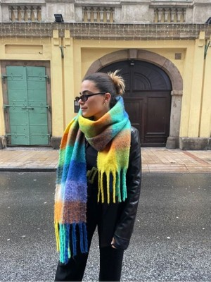 Yake Store  Renkli Ekose Desenli Tüylü Örgü Atkı - Mavi Yeşil Sarı Turuncu Kareli Püsküllü SAL1256 - Renkli