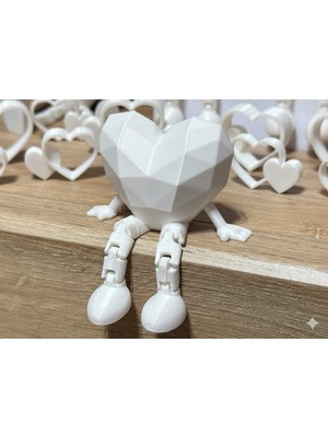 Sora Design Dekoratif Kırmızı Geometrik Kalp Figür Oturan Süs Obje Lowpoly