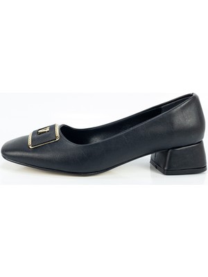 Aktaş Ayakkabı Kadın Siyah Toka Detaylı Kısa Kalın Topuklu Ayakkabı