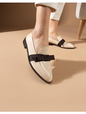 Emienza Larlo 1.sınıf Rugan Deri Kurdela Fiyonk Detaylı Bayan Babet