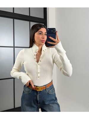 Ecenin Favorileri Ekru Düğme Detaylı Bisiklet Yaka Kadın Bluz