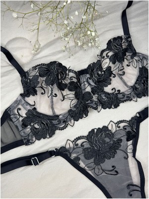Rozenin Lingerie Siyah Balenli Çiçekli Dantelli Transparan Kapsız Tül Sütyen Takımı (Sütyen Tanga)