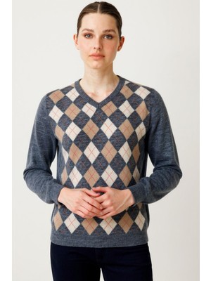 Desen Triko Kadın V Yaka Baklavalı Yün Kazak Füme