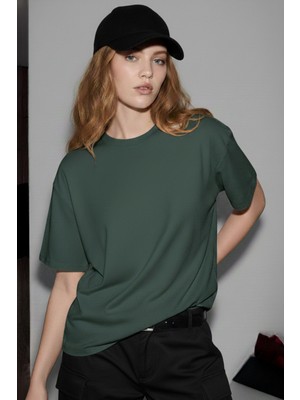 Softandbasic Kadın %100 Organik Pamuk Oversize Fit Basic Yuvarlak Yaka T-Shirt