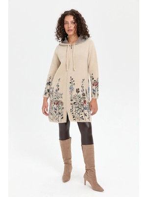 Desen Triko Kadın Kapüşonlu Eteği ve Kolu Kır Çiçeği Desenli Uzun Kaban 24007 Bej