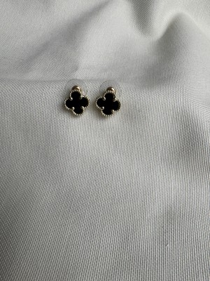 Vk Modeli Yonca Siyah Küpe