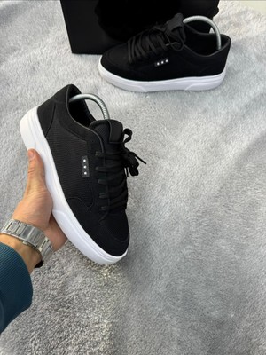  günlük kullanıma uygun şık erkek sneaker