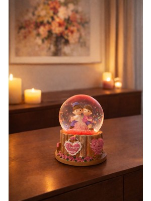 Deco Elit Sevgililer Temalı LED Işıklı Kar Küresi 9 cm – Romantik & Anlamlı Sevgili Hediyesi  Pembe