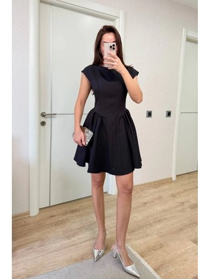 Beta Moda Hub Sırt Dekolteli Çan Detaylı Mini Elbise - Siyah