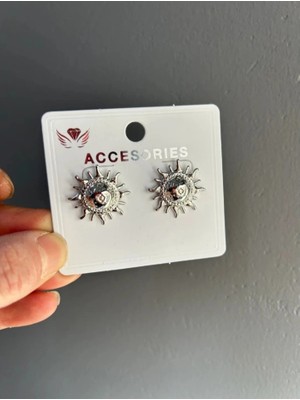 Gümüş Renkli Güneş Detaylı Küpe