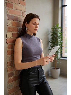 No 35 Moda Kadın Antrasit Gri Kolsuz Balıkçı Yaka Basic Bluz