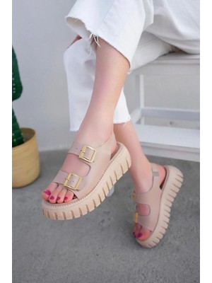 Miss Zülüf Kemer Detaylı Dolgu Topuklu Çift Tokalı Kadın Siyah Sandalet Yazlık Ayakkabı