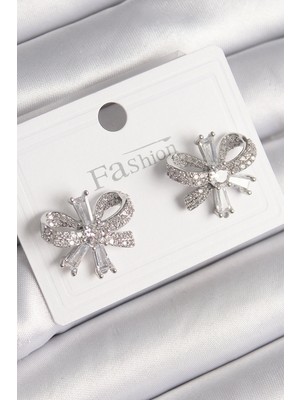 Eco Lounge Pirinç Gümüş Renk Zirkon Taşlı Fiyonk Model Kadın Küpe