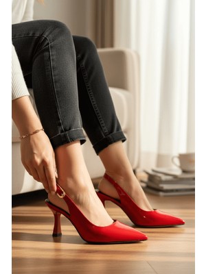 Divolya Voli Kırmızı Rugan Yanı Tokalı (8 Cm) Sivri Burun Topuklu Ayakkabı