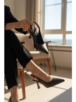 Divolya Voli Kahverengi Yanı Tokalı (8 Cm) Sivri Burun Topuklu Ayakkabı