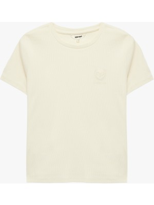 Koton Pamuklu Slim Fit Kısa Kollu Bisiklet Yaka Nakış Detaylı Fitilli Tişört