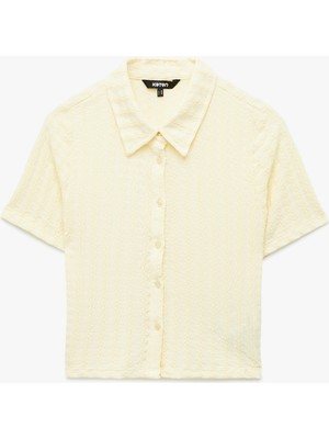 Koton Bürümcük Kumaş Dokulu Düğmeli Kısa Kollu Gömlek