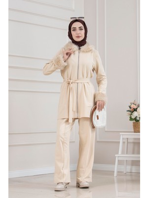 Sevitli Yakası ve Kol Ağzı Kürklü Takım-Bej